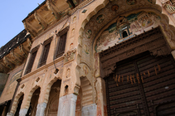 The exterior of a painted haveli in Shekhawati.