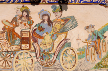 A car and bicycles are painted on the walls of a Shekhawati mansion.