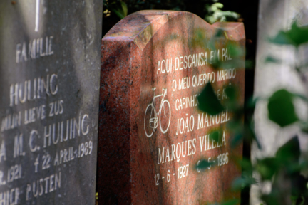 gravestone-bicycle