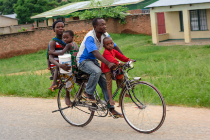 africa-bicycle-family