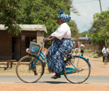 malawi-woman-bicycling